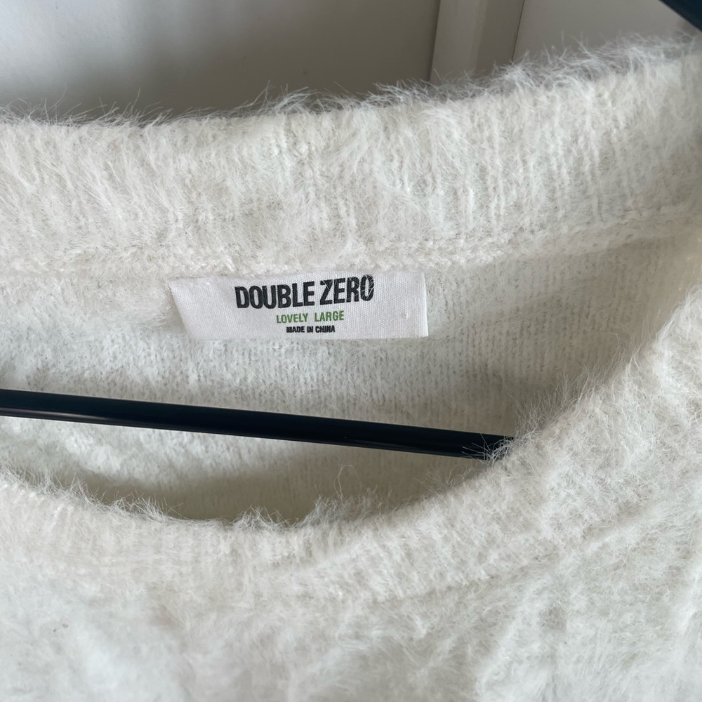 Fuzzy white knit sweater - Picture 3 of 3